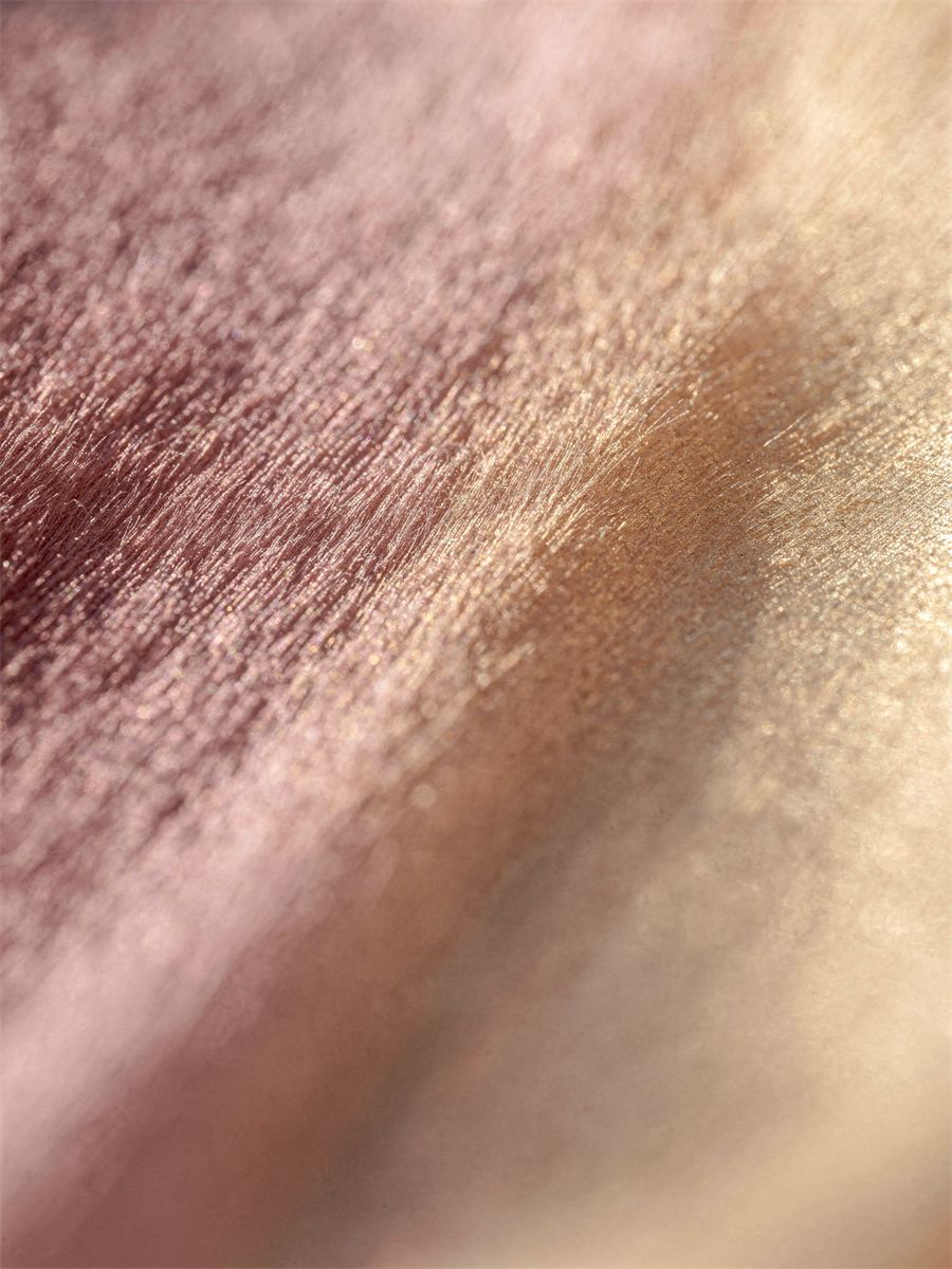 Symbolic representation of skin improving through treatment